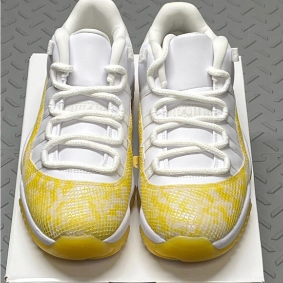 air jordan 11 low yellow